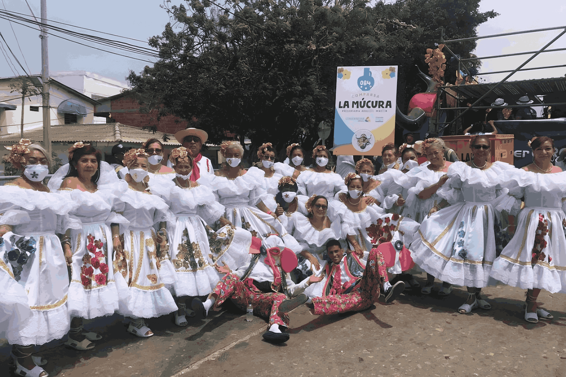 bailarines de la comparsa la mucura 